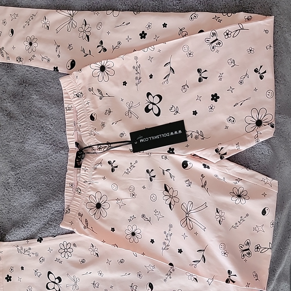 Dolls Kill Pink Floral & Bow Print Capri Leggings